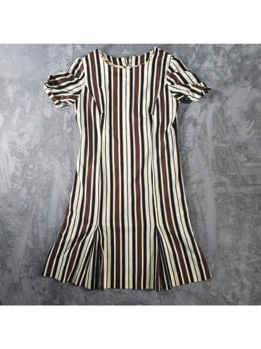 Vintage 1970s Brown/Cream/Black Mod Op Art Vertical Striped Shift Dress (M)